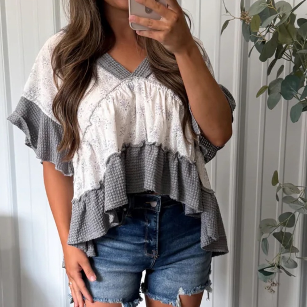 POL Floral Gray and Cream Blouse